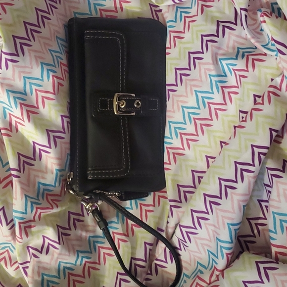 *Authentic Coach Black Leather Wristlet - Picture 1 of 12